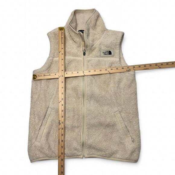 The North Face Women’s Size Medium Fluffy Furry Fleece Vest Perfect Winter - Picture 5 of 5